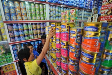 Sữa ngoại 'vượt mặt' quy định bình ổn giá?